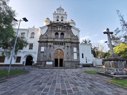 Guapulo Colonial Church and Convent