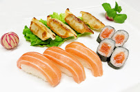 Plats et boissons du Restaurant japonais Sushi Room Amelot à Paris - n°1