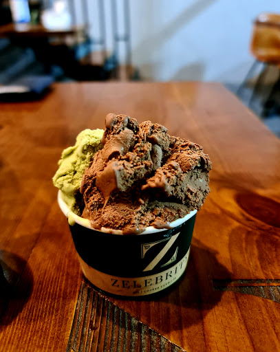 محمصة و مقهى زليبرتي ZELEBRITY ROASTERS 