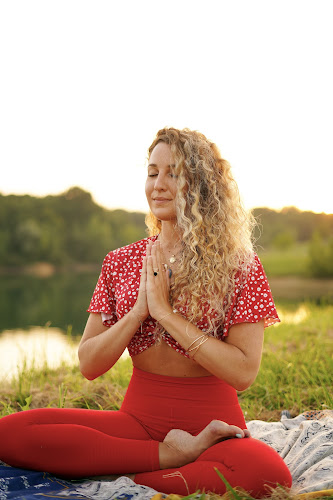 Cours de yoga Du corps à l'esprit - Yoga & Soins énergétiques - Victoire Mournet Tarbes