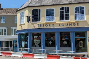 Tesoro Lounge image