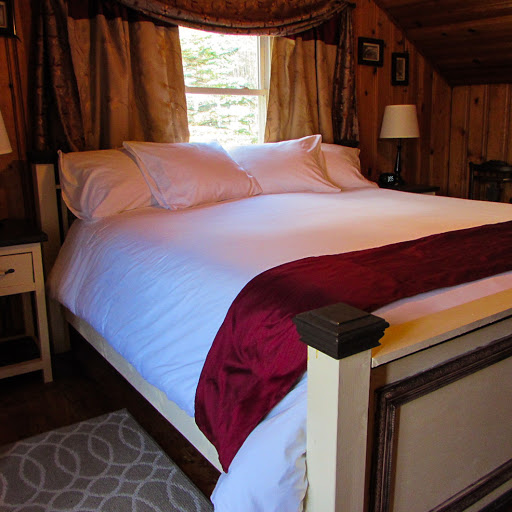 Bed & Breakfast «Red Leaf River Inn», reviews and photos, 146 Chestnut Walk Dr, Waynesville, NC 28786, USA