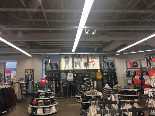 Clothing Store «Old Navy», reviews and photos, 7 Backus Ave, Danbury, CT 06810, USA