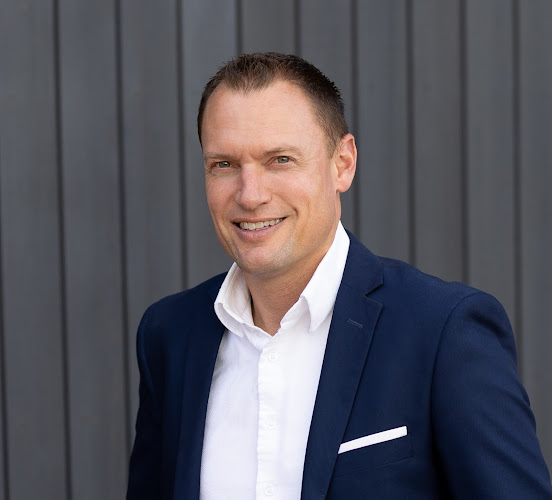 Top Real Estate Agent - Lance Williams - Wellington - Ray White Leaders - Real estate agency