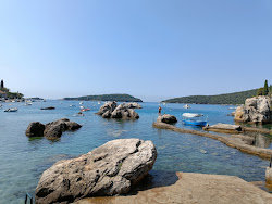 Mikas Molunat Beach'in fotoğrafı düz bir kıyı şeridi ile birlikte