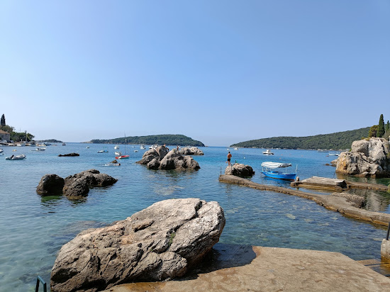Mikas Molunat Beach