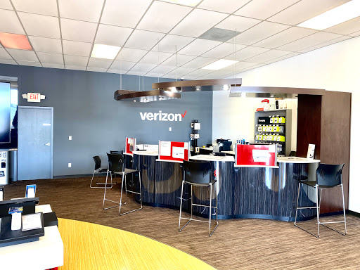 Cell Phone Store «Verizon Authorized Retailer, TCC», reviews and photos, 320 Homer M Adams Pkwy b, Alton, IL 62002, USA