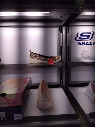 Sporting Goods Store «Nike Factory Store», reviews and photos, 6800 N 95th Ave #590, Glendale, AZ 85301, USA