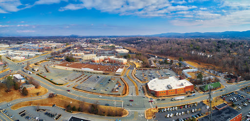 Shopping Mall «Seminole Square Shopping Center», reviews and photos, 200 Zan Rd, Charlottesville, VA 22901, USA