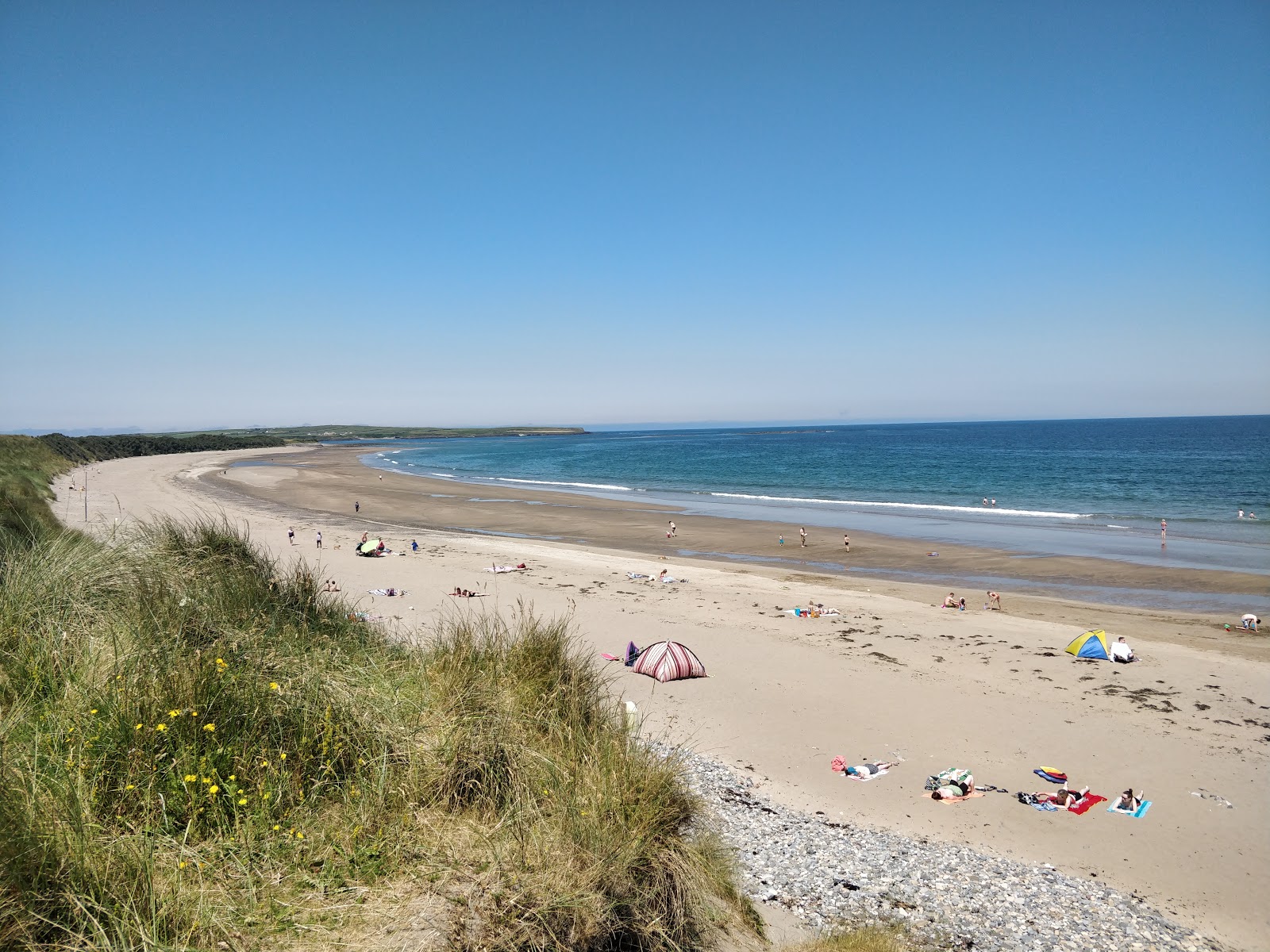 Fotografie cu Dunmoran Beach cu o suprafață de nisip strălucitor