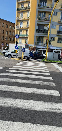 Parcheggio sul marciapiedi Guidoni