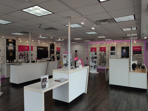 Cell Phone Store «T-Mobile», reviews and photos, 329 Broadway, Bethpage, NY 11714, USA