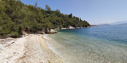 Kassopei beach'in fotoğrafı küçük koy ile birlikte