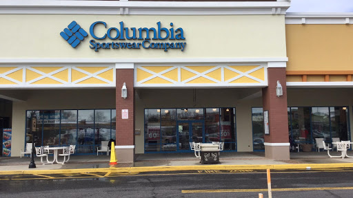 Sportswear Store «Columbia Sportswear Outlet Store at Tanger Outlets», reviews and photos, 200 Tanger Mall Dr #221, Riverhead, NY 11901, USA