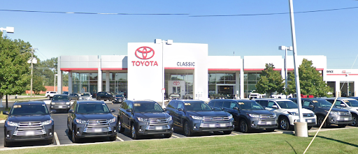 Car Dealer «Classic Toyota», reviews and photos, 515 N Green Bay Rd, Waukegan, IL 60085, USA