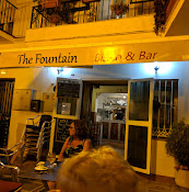 The Fountain Bar - Pl. de la Tribuna, 12, 29631 Benalmádena, Málaga