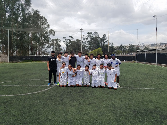 Opiniones de Strikers Soccer Company en Quito - Campo de fútbol