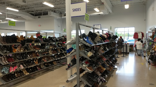 Thrift Store «Goodwill Retail Store of Florissant», reviews and photos, 472 Lindbergh Blvd, Florissant, MO 63031, USA