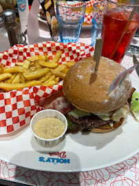 Cheeseburger du Restaurant américain Holly's Diner à Vierzon - n°19