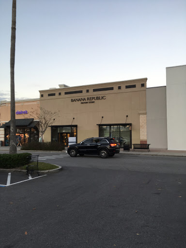 Clothing Store «Banana Republic Factory Store», reviews and photos, 407 N Alafaya Trail, Orlando, FL 32828, USA