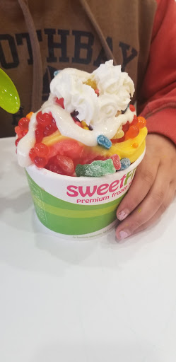 Frozen Yogurt Shop «sweetFrog», reviews and photos, 34 Shunpike Rd #28, Cromwell, CT 06416, USA