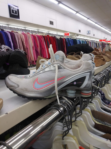 Thrift Store «Village Discount Outlet», reviews and photos, 3500 Cleveland Ave, Columbus, OH 43224, USA