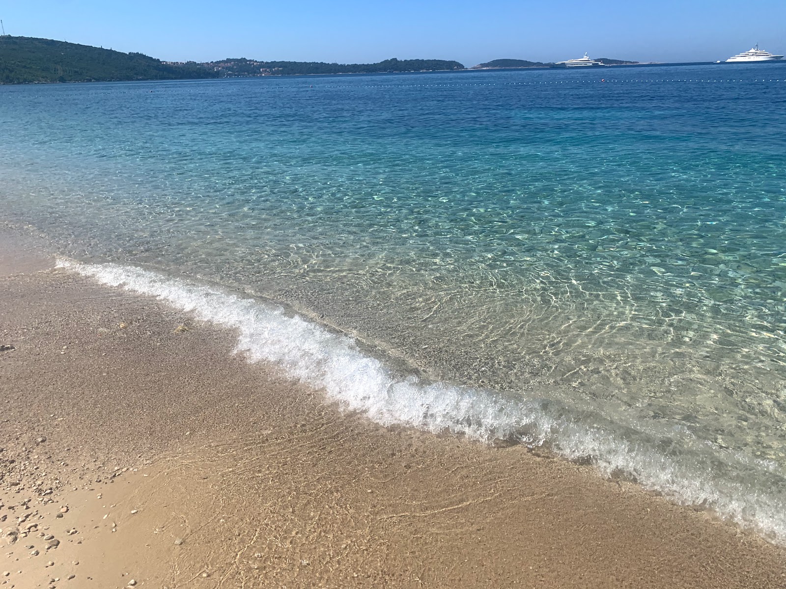 Foto van Pod Maslovo beach met gemiddeld niveau van netheid