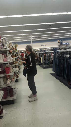 Thrift Store «Goodwill Thrift Store», reviews and photos, 13920 SW Pacific Hwy, Tigard, OR 97223, USA