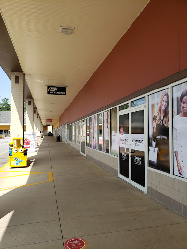Shoe Store «SKECHERS Factory Outlet», reviews and photos, 120 Laconia Rd #306, Tilton, NH 03276, USA