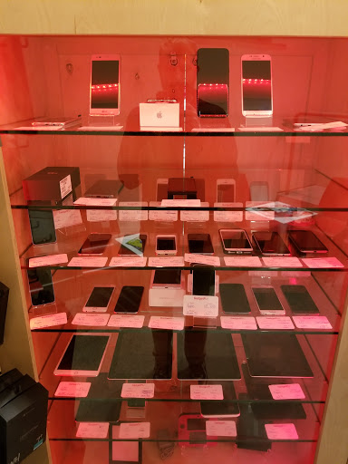 Electronics Repair Shop «Gadget Fix», reviews and photos, 520 Lenora St, Seattle, WA 98121, USA