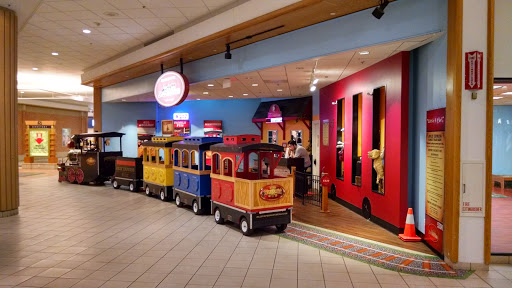 Shopping Mall «Stratford Square Mall», reviews and photos, 152 Stratford Dr, Bloomingdale, IL 60108, USA