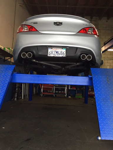 Muffler Technician image