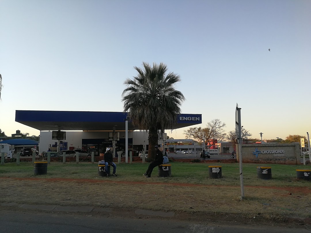 Engen Damdoryn Garage in the city Hartbeespoort