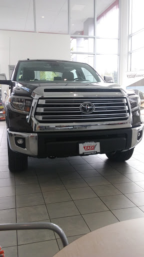 Toyota Dealer «Lithia Toyota of Springfield», reviews and photos, 163 S 9th St, Springfield, OR 97477, USA