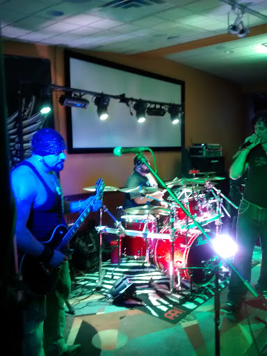 Bar & Grill «Strikers Sports Bar and Grill», reviews and photos, 66 Hathaway Rd, New Bedford, MA 02746, USA