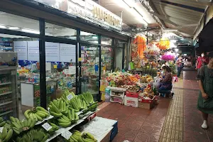 Yodpiman Flower Market image