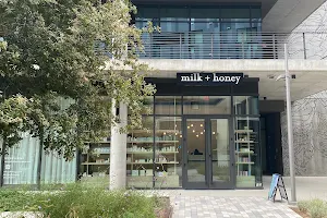 milk + honey spa image