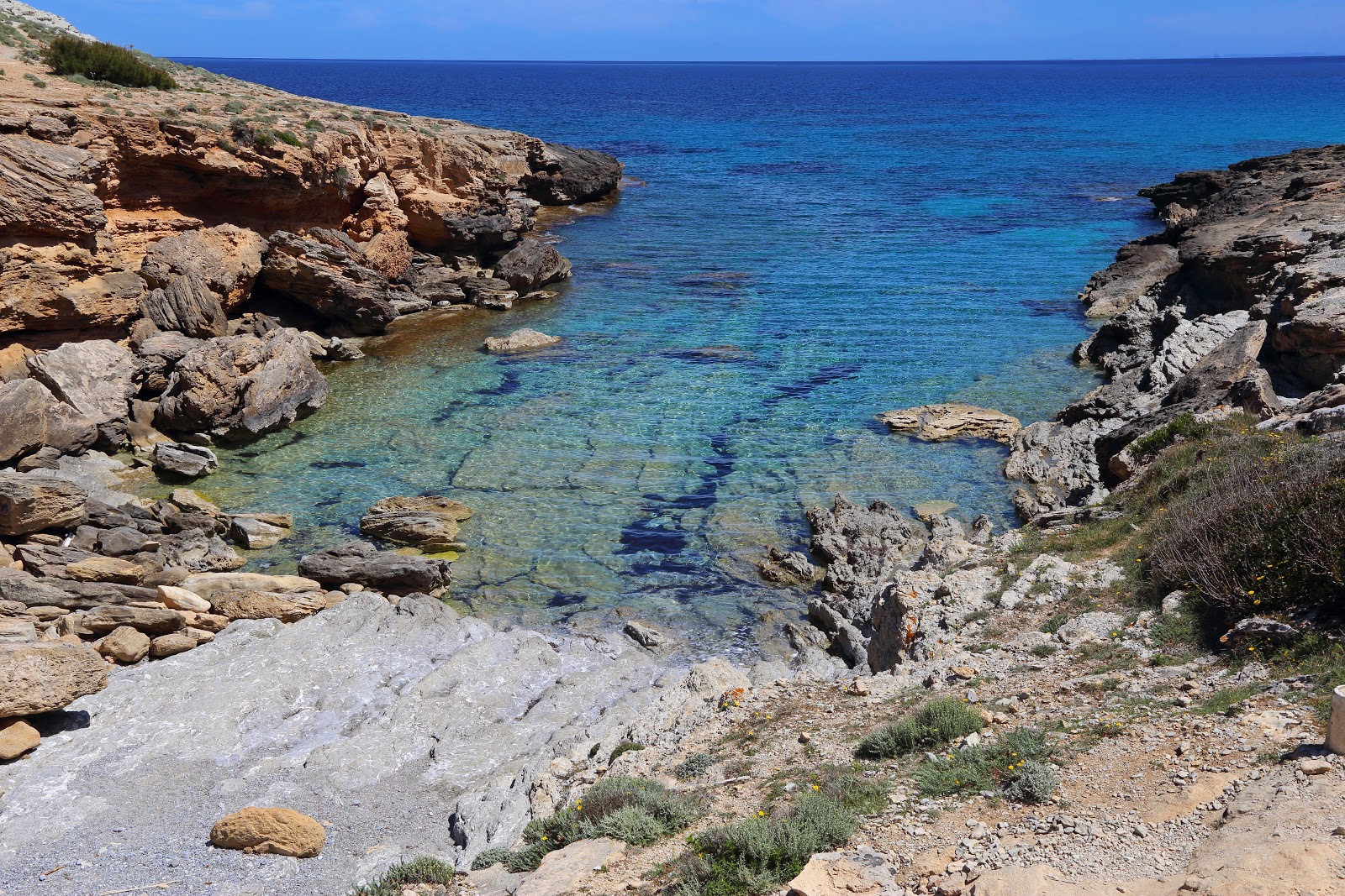 Photo of Cala Estreta with rocks cover surface