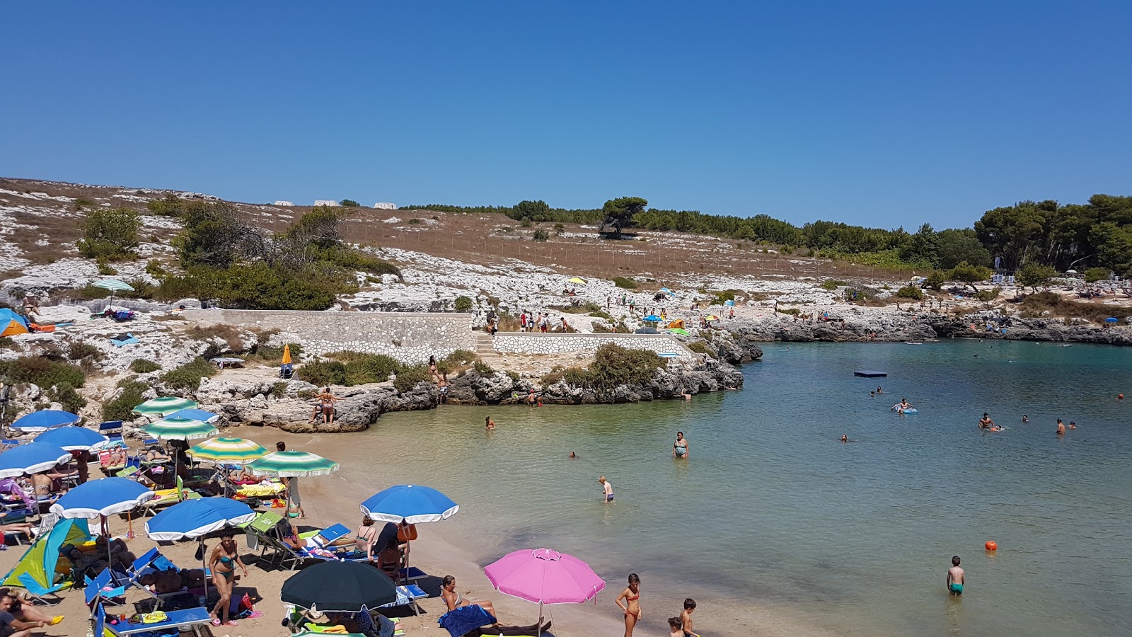 Spiaggia di Porto Badisco'in fotoğrafı kısmen temiz temizlik seviyesi ile