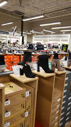 Shoe Store «DSW Designer Shoe Warehouse», reviews and photos, 1595 CT-71, Farmington, CT 06032, USA