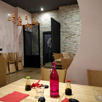 Atmosphère du Restaurant de sushis Fast-food Little Sushi... à Grenoble - n°3