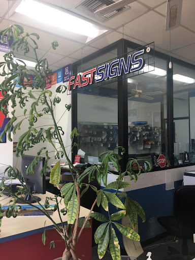 FASTSIGNS image