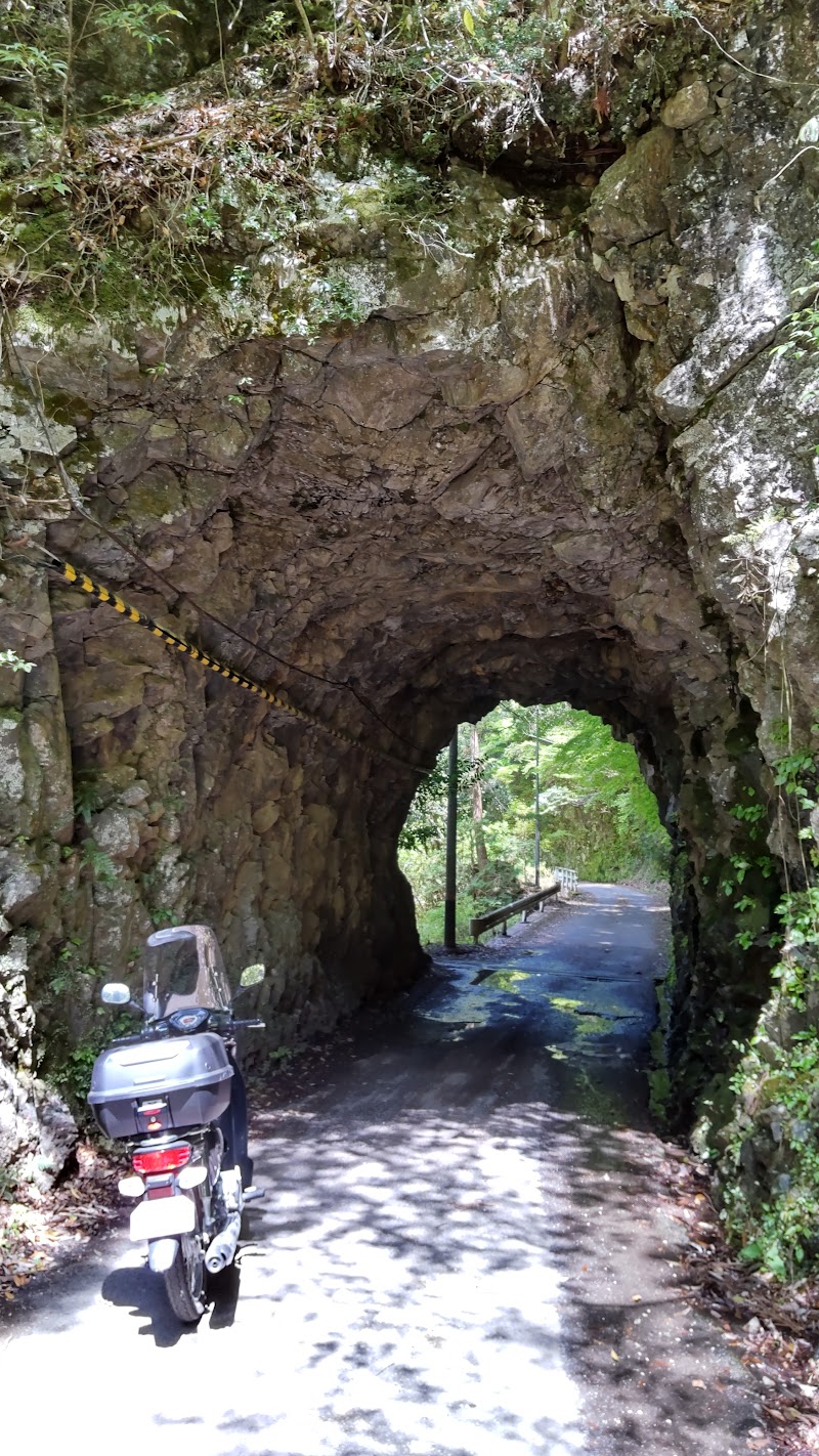 湯ノ川の手掘りトンネル