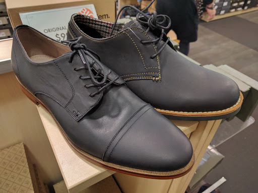 Shoe Store «DSW Designer Shoe Warehouse», reviews and photos, 1160 Broadway, Saugus, MA 01906, USA