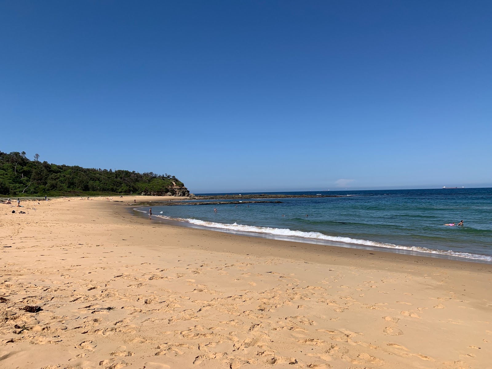 Fotografie cu Bateau Bay Beach cu o suprafață de nisip beige