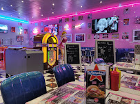 Atmosphère du Restaurant américain Memphis - Restaurant Diner à Chasse-sur-Rhône - n°11