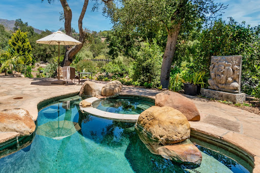 Paradise Retreats image