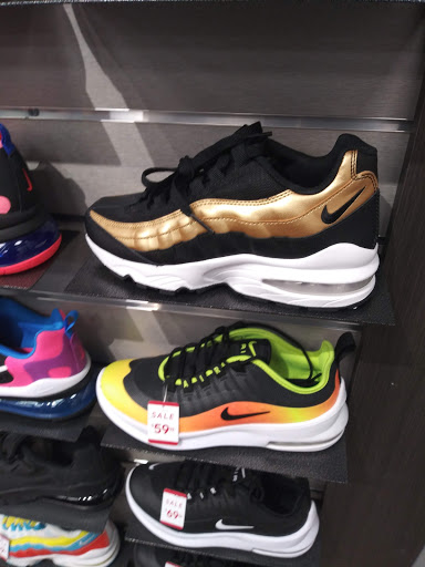 Shopping Mall «Washington Square Mall.», reviews and photos, 4849 W North Ave, Chicago, IL 60639, USA