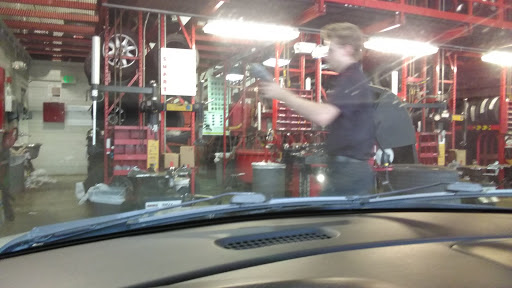 Tire Shop «Discount Tire Store - Shoreline, WA», reviews and photos, 19905 Aurora Ave N, Shoreline, WA 98133, USA