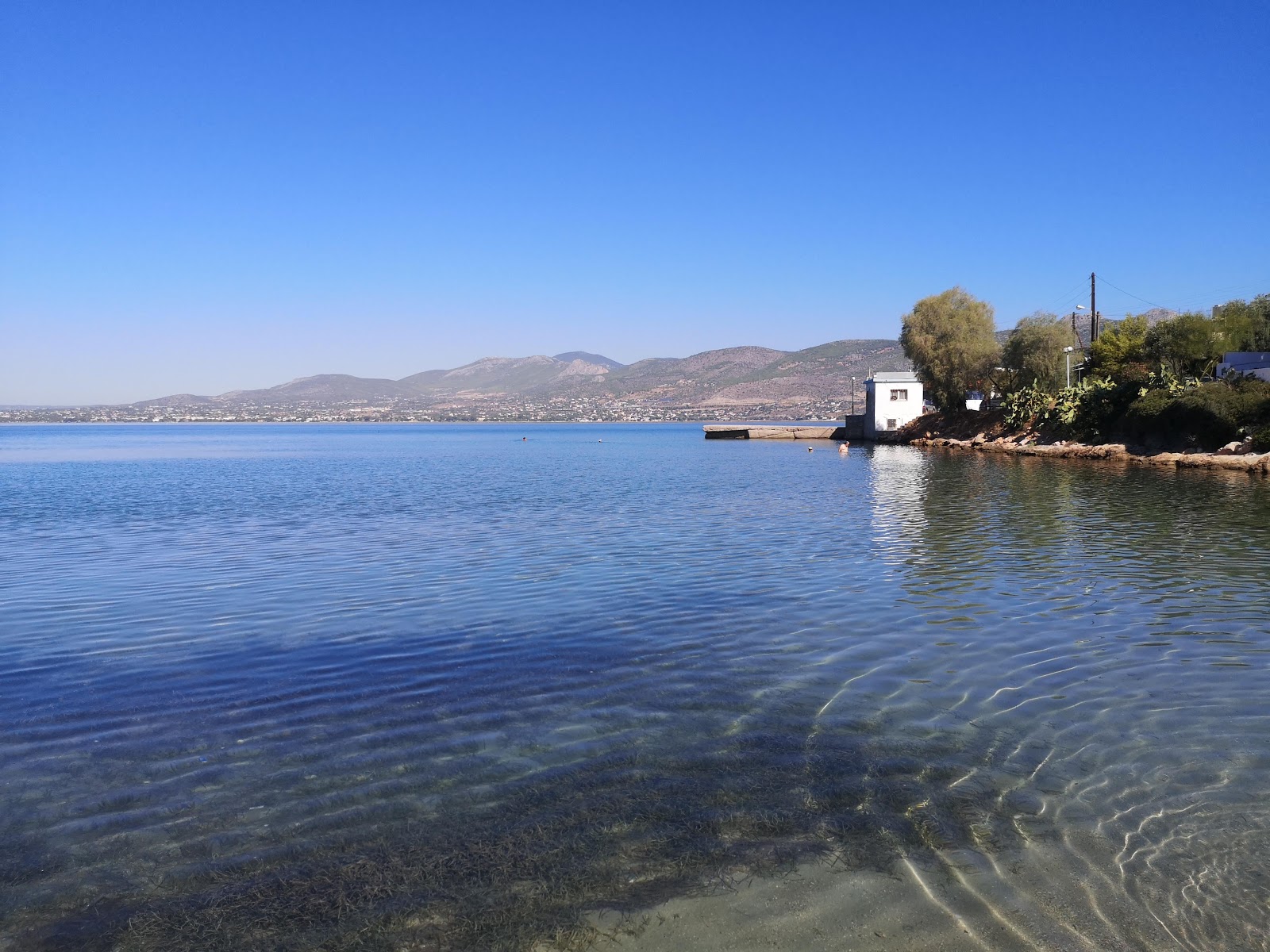 Φωτογραφία του Paralia Mple Limanaki με μικρός κόλπος